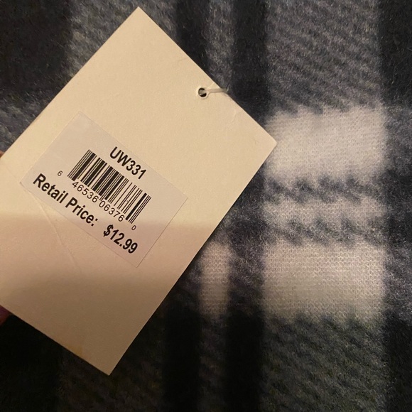 Plaid Scarf - Picture 6 of 6